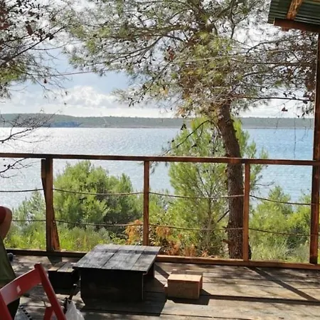 Zelt 1 Camp West بيت للعطل Ražanac